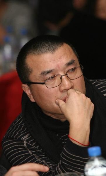 著名导演康洪雷(微博)也出现在这场盛典的红毯名单中