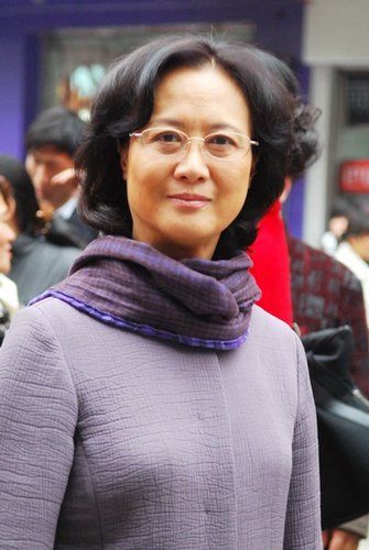 柏寒的儿子韩青通过新浪娱乐发布讣告. 讣告: 著名演员柏寒
