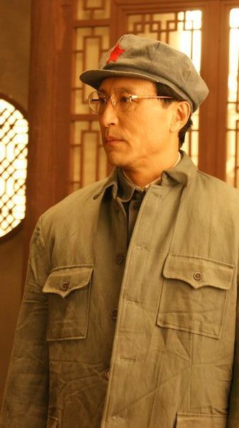 王洛勇彻夜赶拍《王稼祥》昨日凌晨四点收工