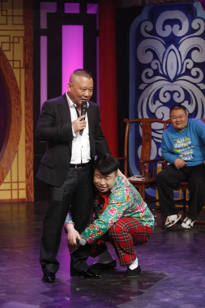 烧饼抱紧郭德纲忙认错!