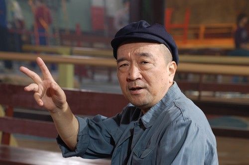 李保田献唱片头曲女儿尾随