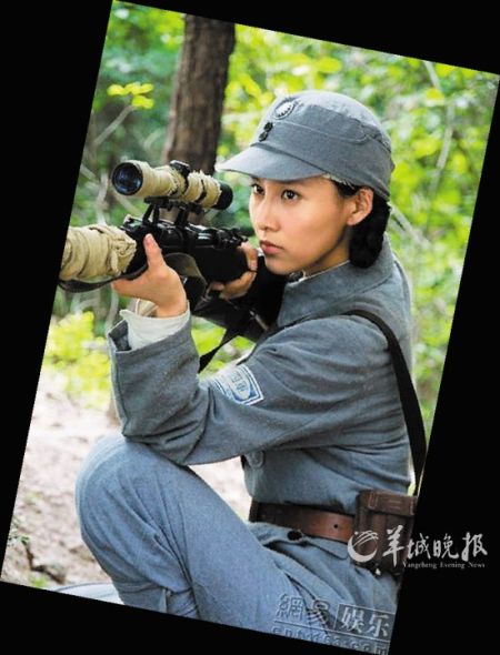 《神枪》中的女狙击手