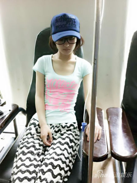 女生扎吊瓶图片_小女生打吊针病房真实图片_女生打 ...