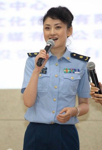 《蓝天花朵》卫视播出 李欣凌变身导演