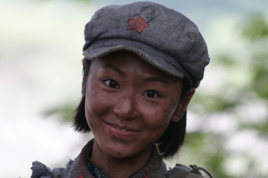 该剧讲述的是红军长征途中一群与大部队失散的女兵历尽艰险寻找大部队