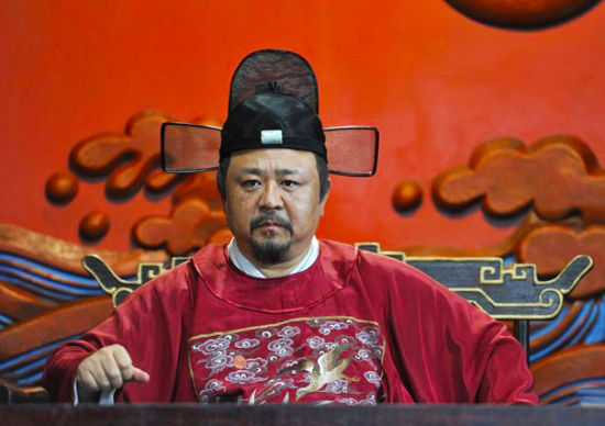 十五贯热播梁冠华演绎爱妻神探