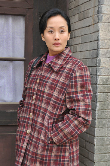 《大家庭》热播 李颖演绎泼辣女人