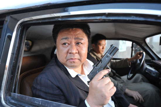 梁冠华赶拍《猎狼人》 戏外"元芳很忙"