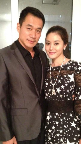 新浪娱乐讯 由知名导演谢洪执导,当红演员丁海峰,王冕执导的30集