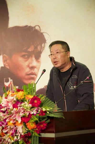 编剧高满堂在发布会上发言