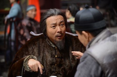 《永不低头》谢园剧照