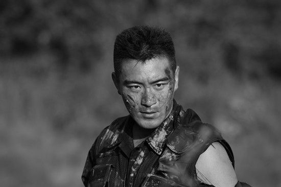 《火蓝刀锋》樊昊仑传递"火蓝"精神