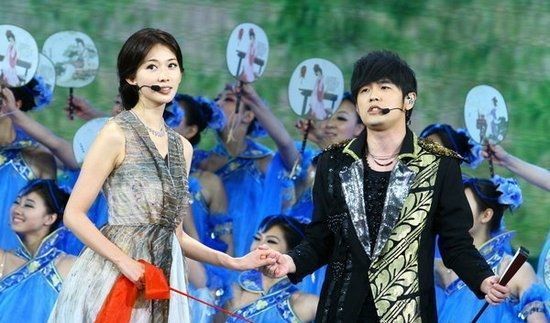 林志玲和周杰伦在2011年央视春晚