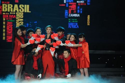 成都队表演《we are the world》