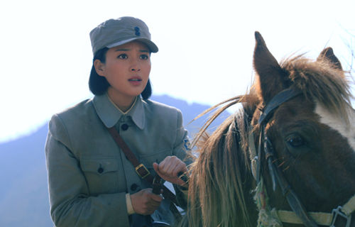 向着炮火前进将收官甘婷婷演俏女兵