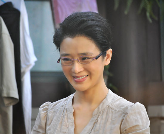 电视剧《你是我的亲人》周显欣饰李淑霞