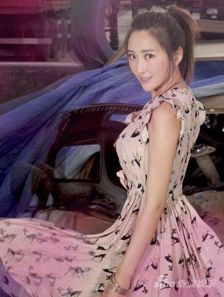 《恋了爱了》正在幸福剧场热播,杜若溪饰演沈美溪,戏内戏外的"两溪