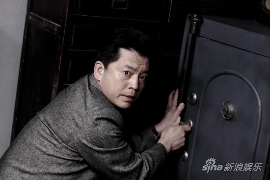 令观众意外的是,素来以刚正不阿的正面形象出现的著名演员何政军