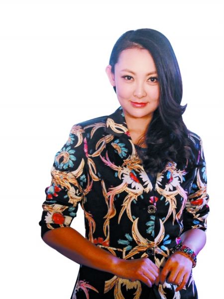 在昨天举行的《百万新娘2》收视率破3发布会上,女一号张咏棋接受河南