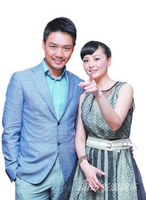 《怒海情仇》主演戴娇倩(右)与霍政谚昨天在上海发布会现场.