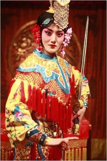 陈洁《莲花》重拾京剧本行 亮相获满堂彩