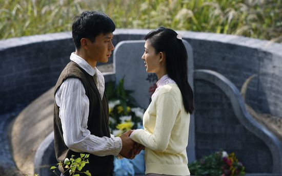 李晨[微博],王丽坤[微博]领衔主演的传奇情感剧《理发师》今日起登陆