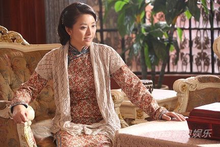 《青岛往事》热拍 黄小蕾疯女变贤妈