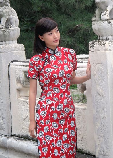 《狼牙英雄》阎娜小清新旗袍展女兵时尚