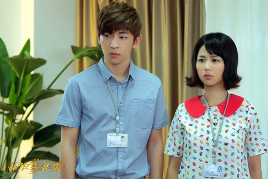 邓伦杨紫-邓伦当街露腹肌图片 50866 550x367