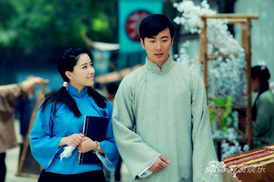 阚清子（左）剧中苦追高梓淇