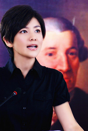 胡可《我在等你回家》传递女性正能量