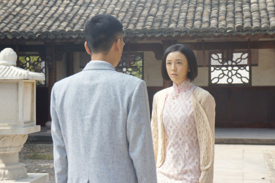 19 15:39:27 新浪娱乐 吕佳容扮知性女子 《反击》剧照 吕佳容善于