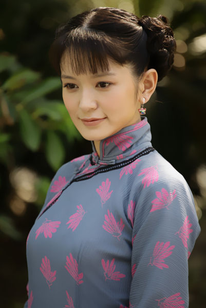 《打狗棍》,让观众记住了聪明美丽,心地善良的哑女"那格格",扮演"那