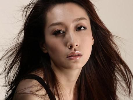 《绝路逃生》董维嘉诠释机智百变女战士