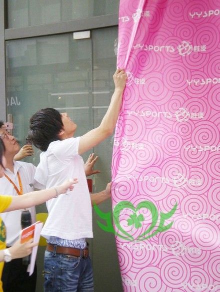#心疼苏苏#听说有人要集资给李易峰买胖次!