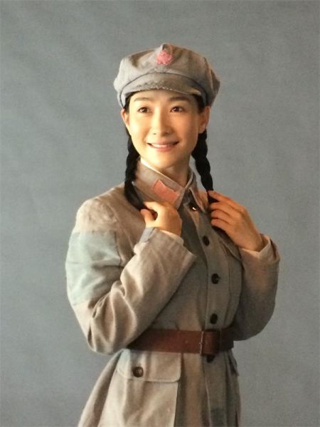 陶昕然彰显八路女兵明媚气质
