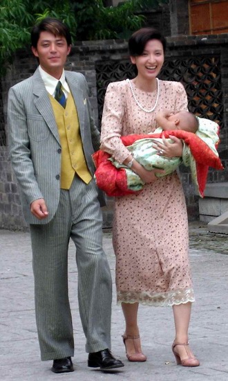 组图:《武十郎》热拍 杨千嬅男装结缘环球小姐