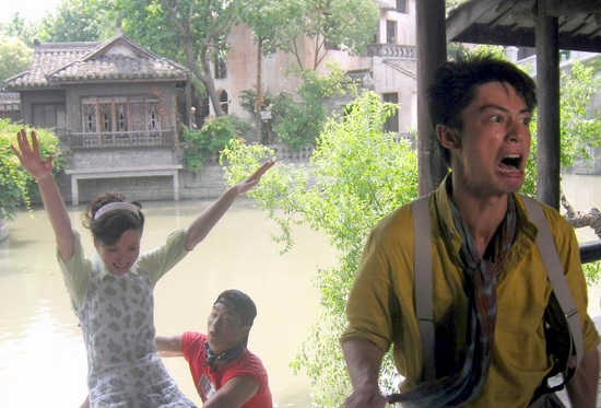 组图:《武十郎》热拍 杨千嬅男装结缘环球小姐