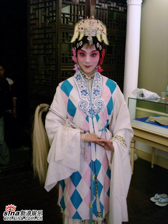 韩雪水袖善舞 首度演唱昆曲名段《思凡》(组图