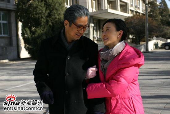 面对《金婚》悲欢苗乙乙泪洒杀青片场(组图)