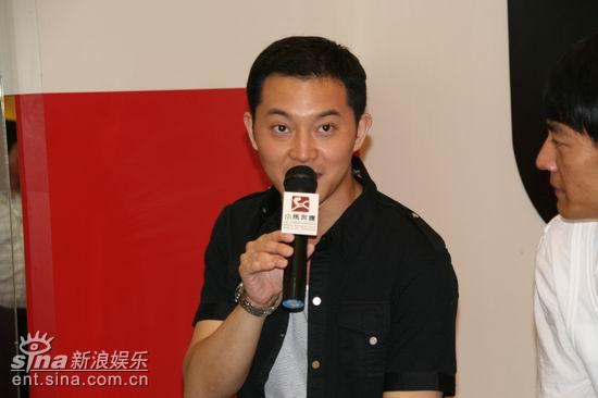 刘烨赵琳与沙溢共同出席新剧媒体见面会(组图)