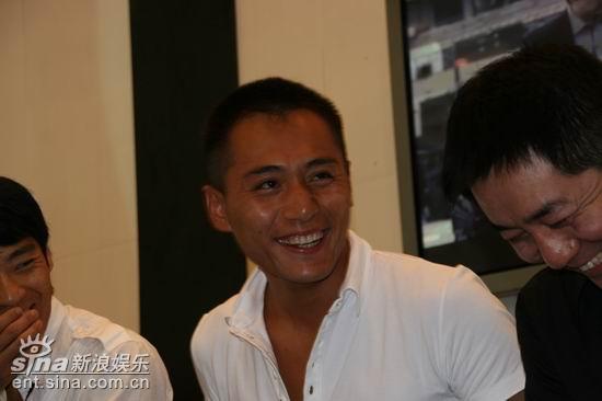 刘烨赵琳与沙溢共同出席新剧媒体见面会(组图)