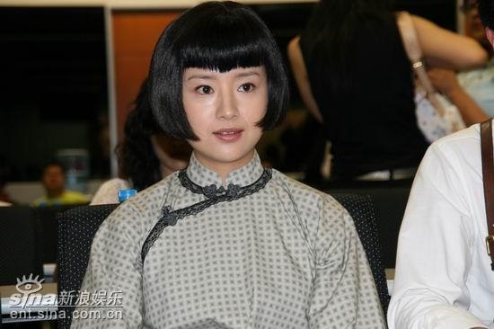 图文：《还君明珠》主创--董洁留清纯学生短发