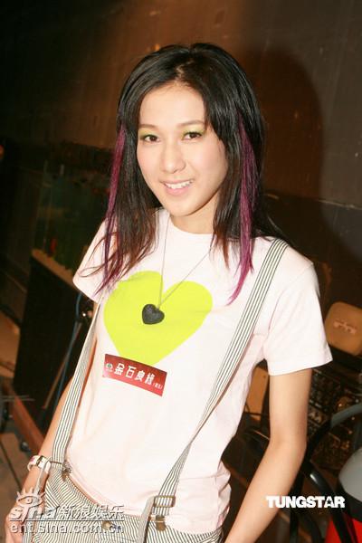 图:马浚伟郑则士钟嘉欣出席《金石良缘》拜神