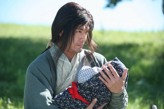 两个月婴儿现身《浣花洗剑录》扮邵兵儿子(图)