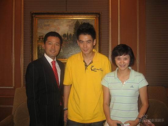 ������ȺӢ�ᡷ�����Я�ְ��˹ھ�����(��ͼ)