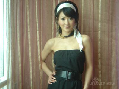 陈紫函与韩国帅哥合作饰演歌手穿尽华服(组图)