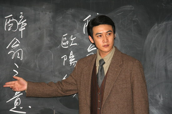 《夜幕》热拍陆毅一板一眼出演贫寒教师(组图)