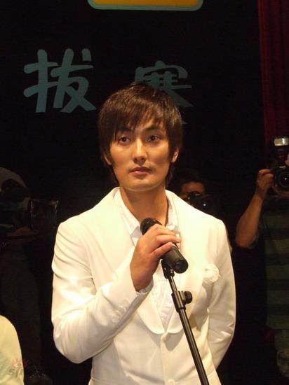 图文:《丁家有女喜洋洋》热拍--安七炫亮相