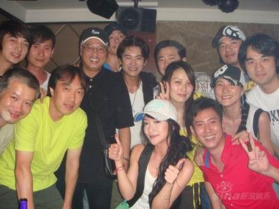 袁文康《恋》剧剧组庆生吴孟达深夜捧场(组图)